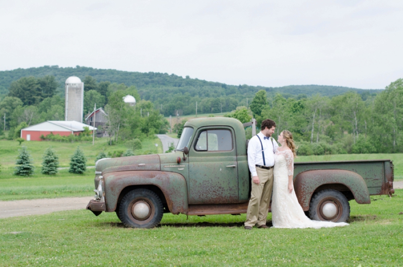 Summer Inspired Rustic Wedding Ideas via TheELD.com