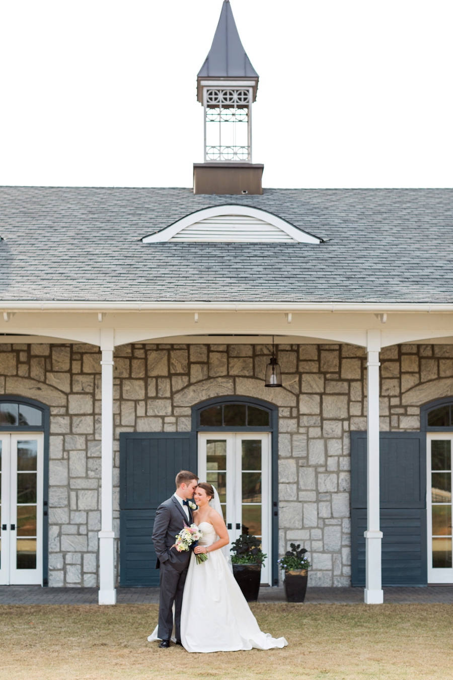 Chic, Elegant Navy and White Georgia Wedding via TheELD.com