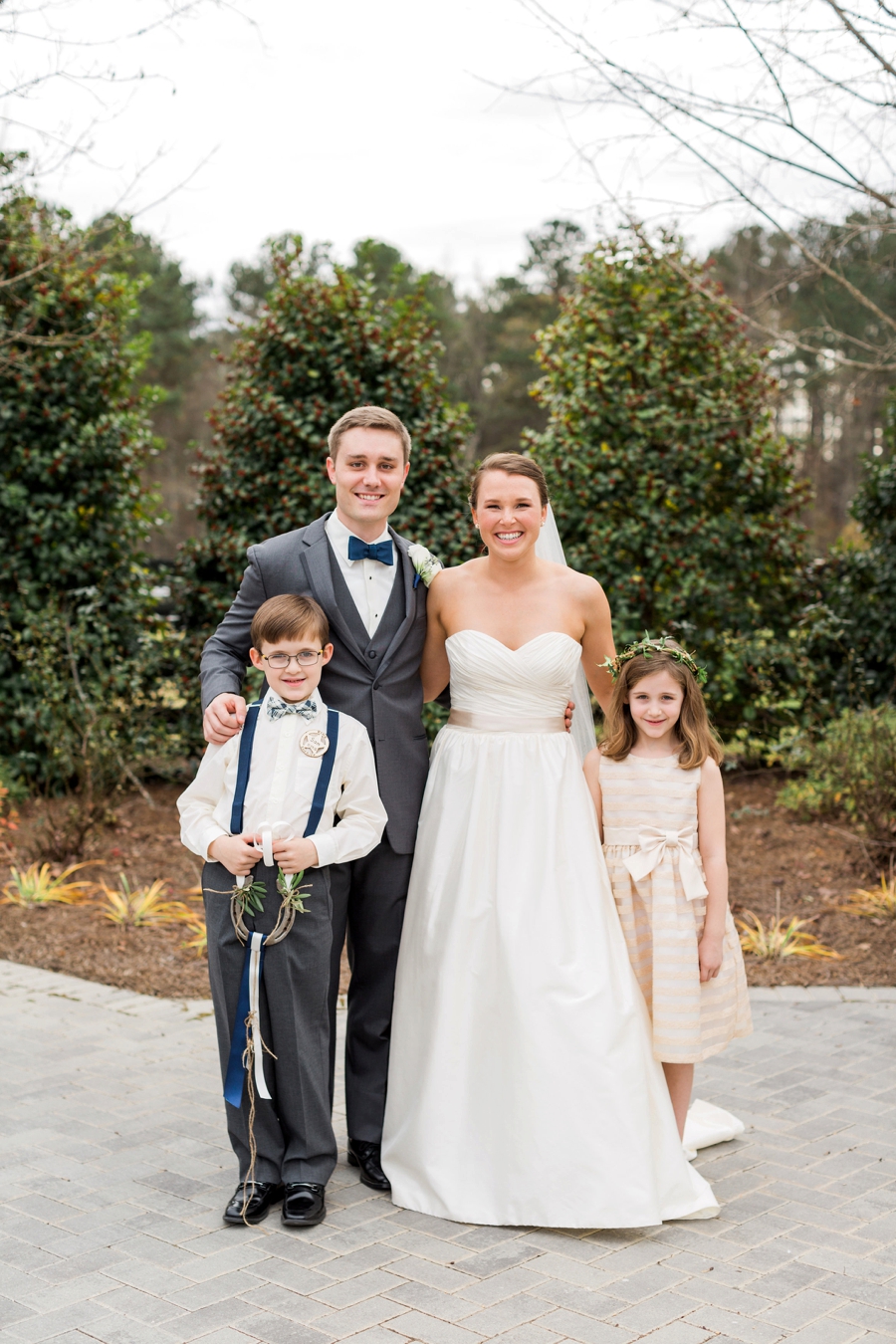 Chic, Elegant Navy and White Georgia Wedding via TheELD.com