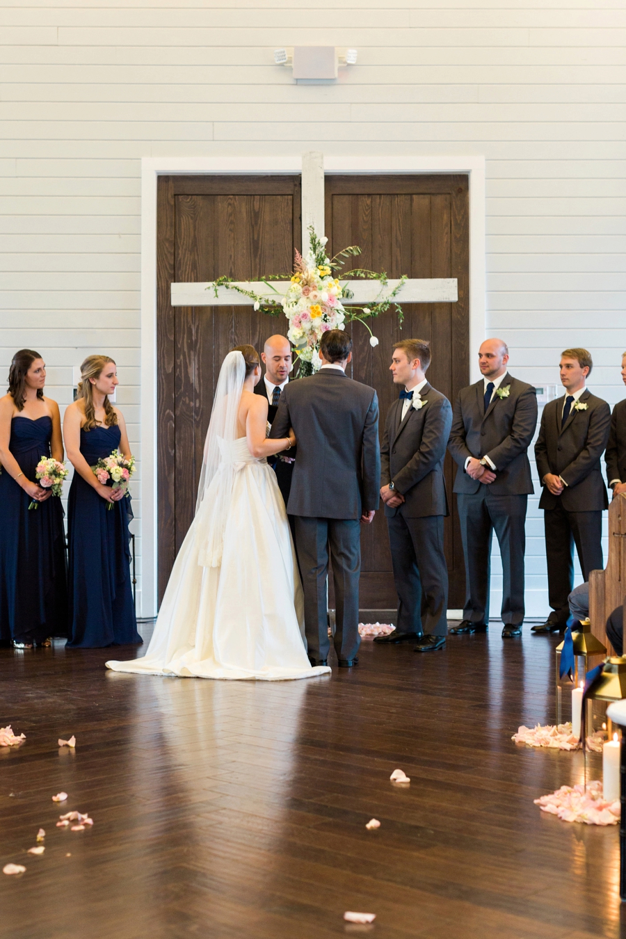 Chic, Elegant Navy and White Georgia Wedding via TheELD.com