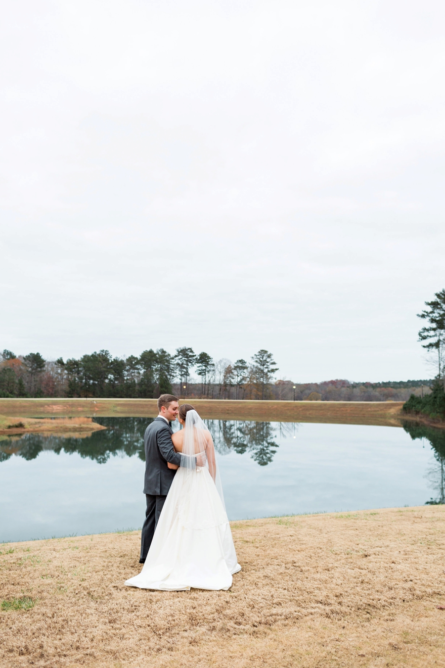 Chic, Elegant Navy and White Georgia Wedding via TheELD.com