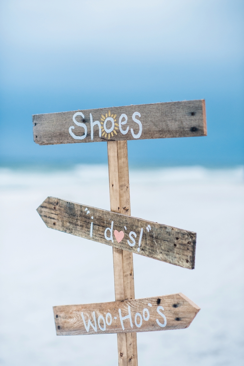 A Boho Chic Santa Rosa Beach Wedding via TheELD.com