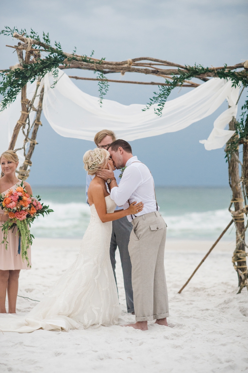 A Boho Chic Santa Rosa Beach Wedding via TheELD.com