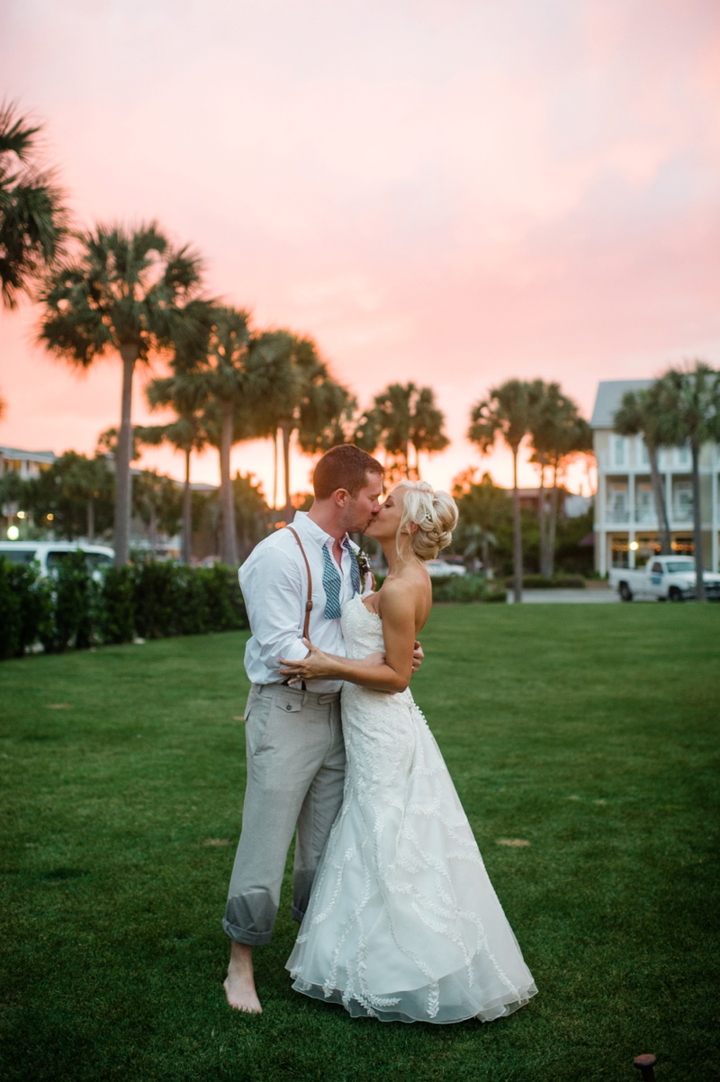 A Boho Chic Santa Rosa Beach Wedding via TheELD.com