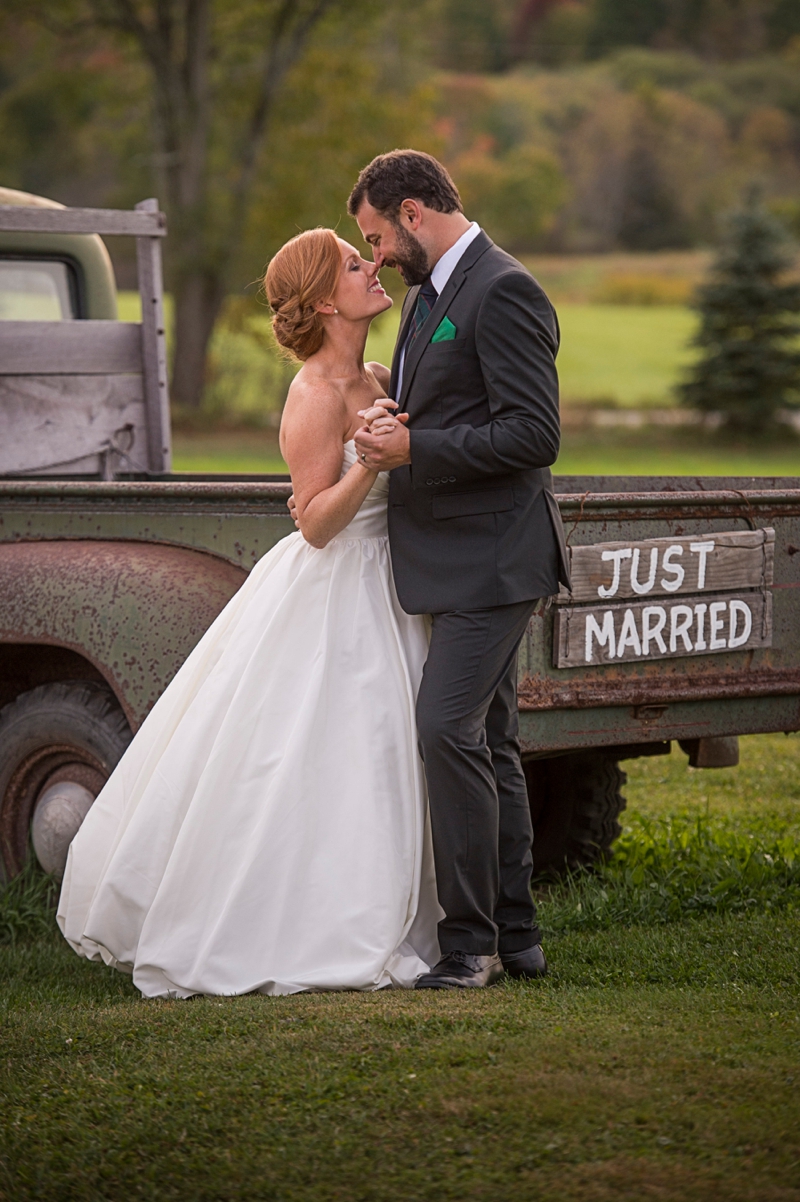 Rustic & Bright Upstate New York Wedding via TheELD.com