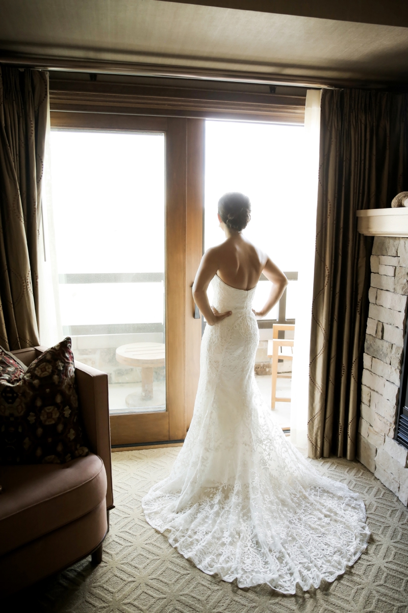 A Romantic Blush & White Park City Wedding via TheELD.com