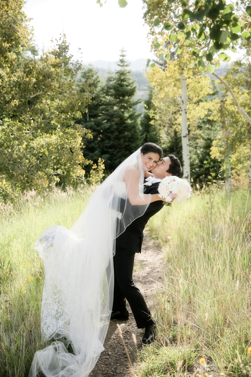 A Romantic Blush & White Park City Wedding via TheELD.com