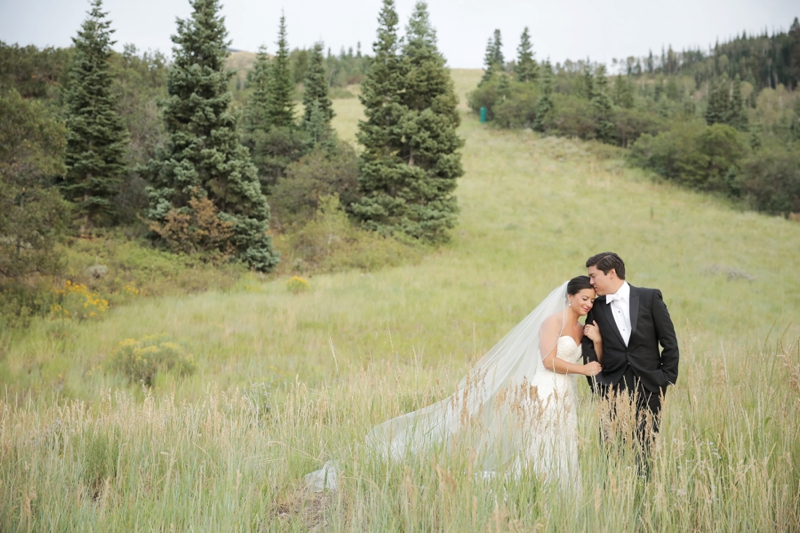 A Romantic Blush & White Park City Wedding via TheELD.com