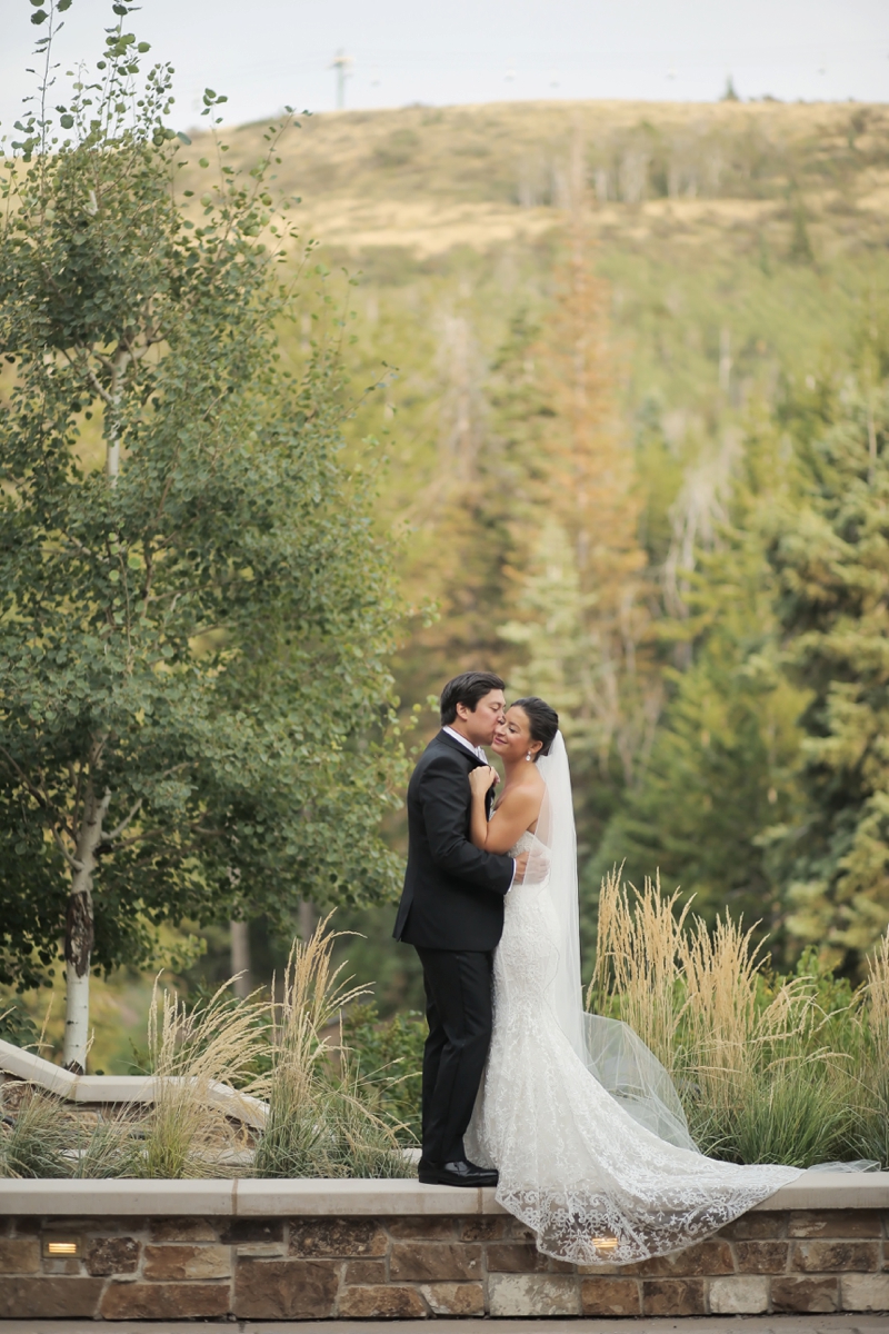 A Romantic Blush & White Park City Wedding via TheELD.com