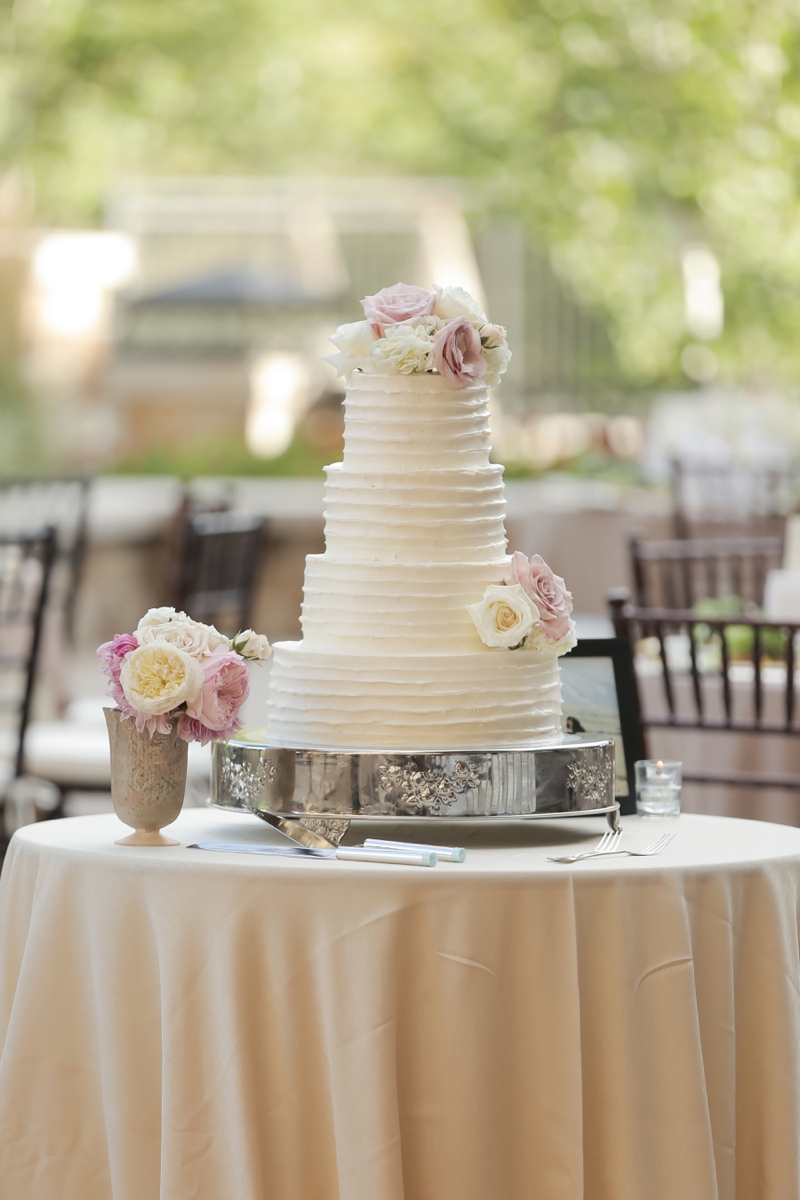 A Romantic Blush & White Park City Wedding via TheELD.com