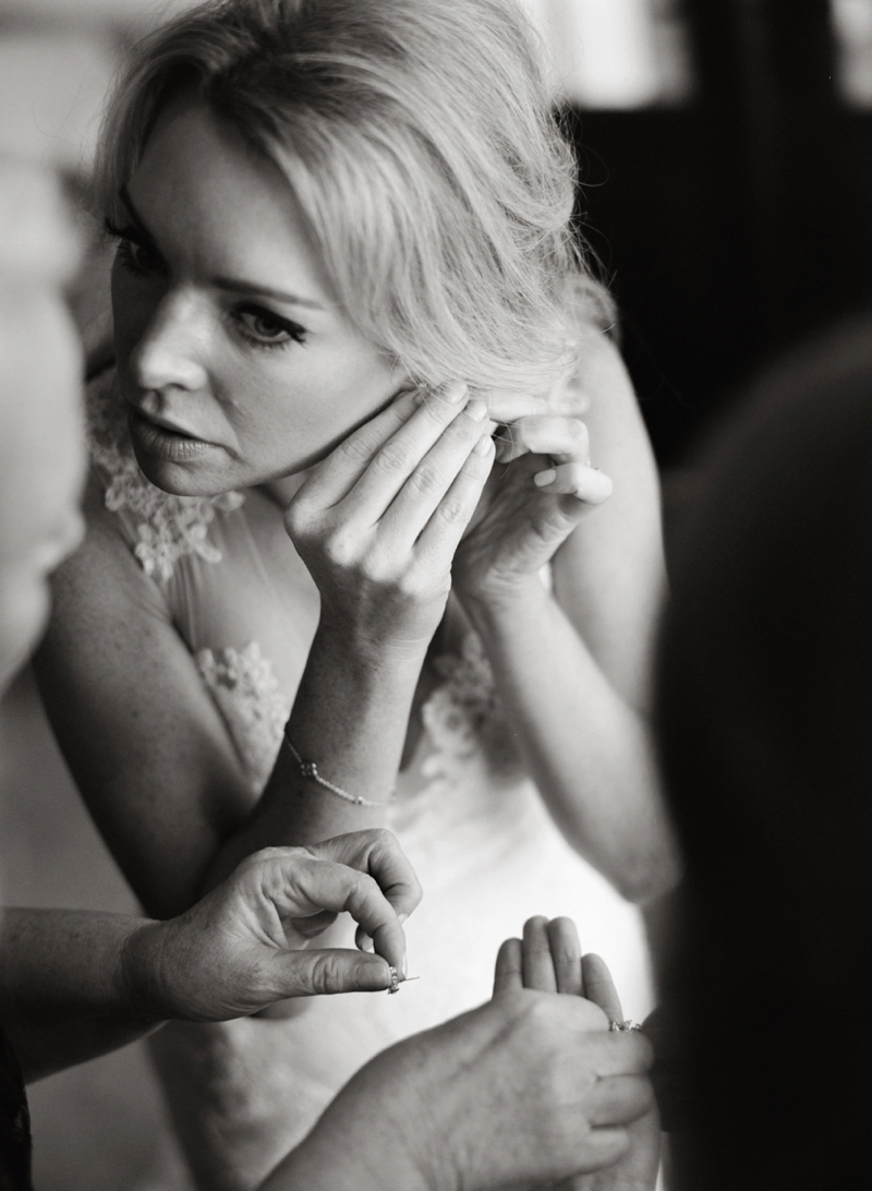 Elegant Navy & Gold Rosemary Beach Wedding via TheELD.com