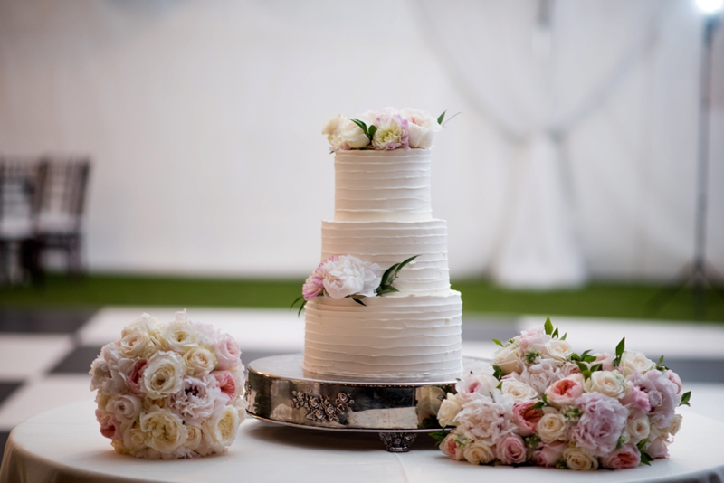 Elegant Navy & Gold Rosemary Beach Wedding via TheELD.com