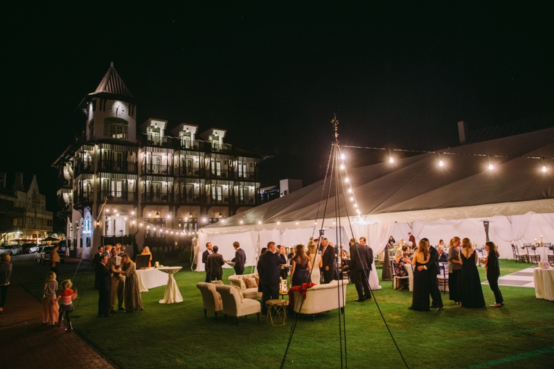 Elegant Navy & Gold Rosemary Beach Wedding via TheELD.com