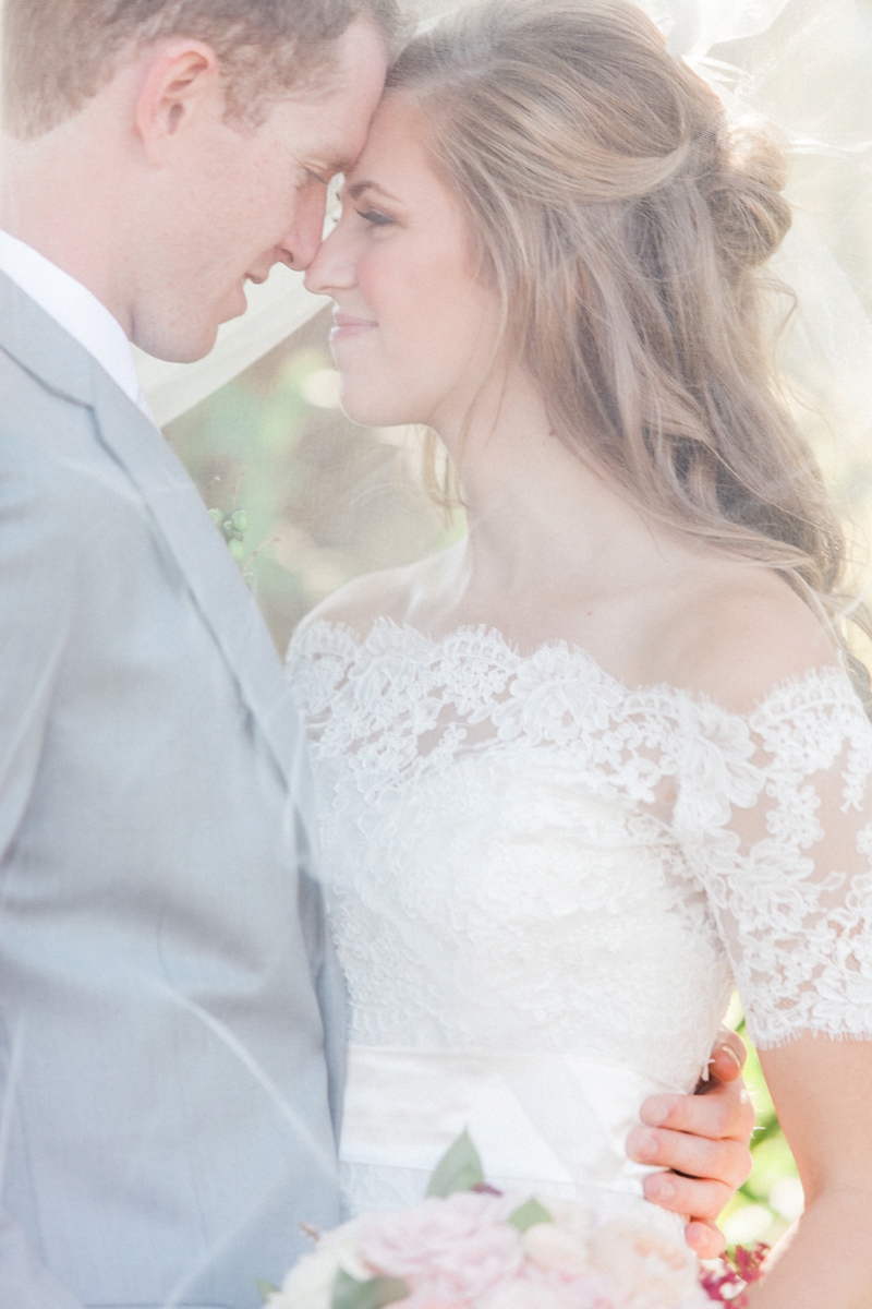 A Blush and Red Colorado Wedding via TheELD.com