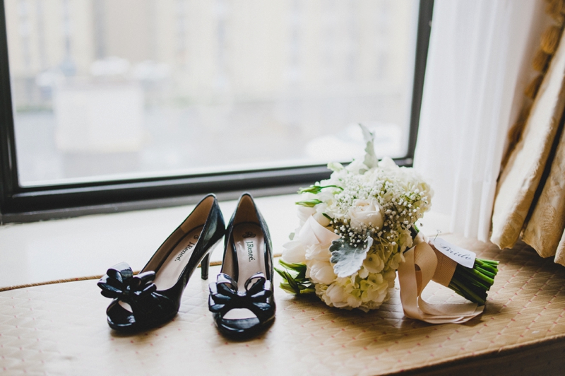 Elegant Gold & White Seattle Wedding via TheELD.com