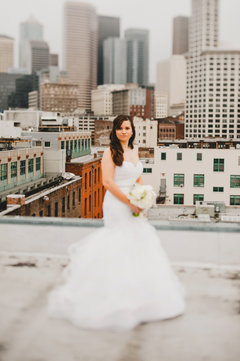 Elegant Gold & White Seattle Wedding via TheELD.com
