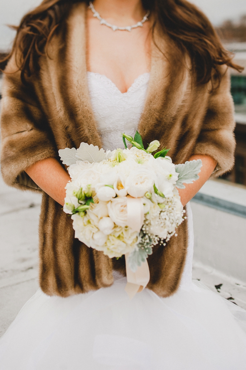 Elegant Gold & White Seattle Wedding via TheELD.com