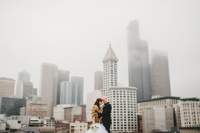 Elegant Gold & White Seattle Wedding via TheELD.com