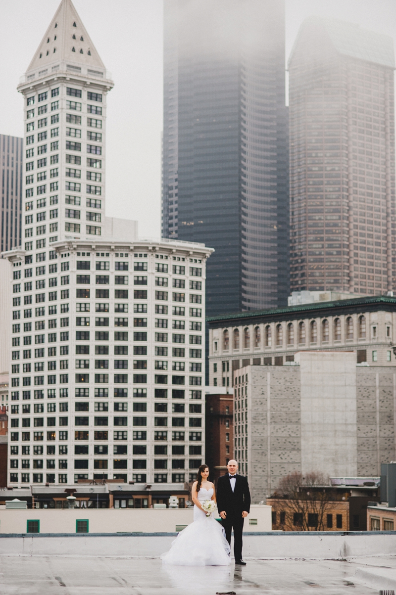 Elegant Gold & White Seattle Wedding via TheELD.com