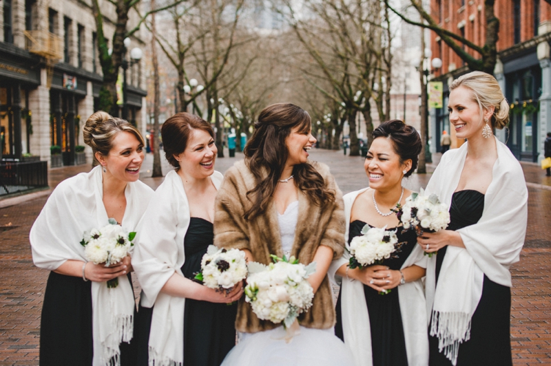 Elegant Gold & White Seattle Wedding via TheELD.com