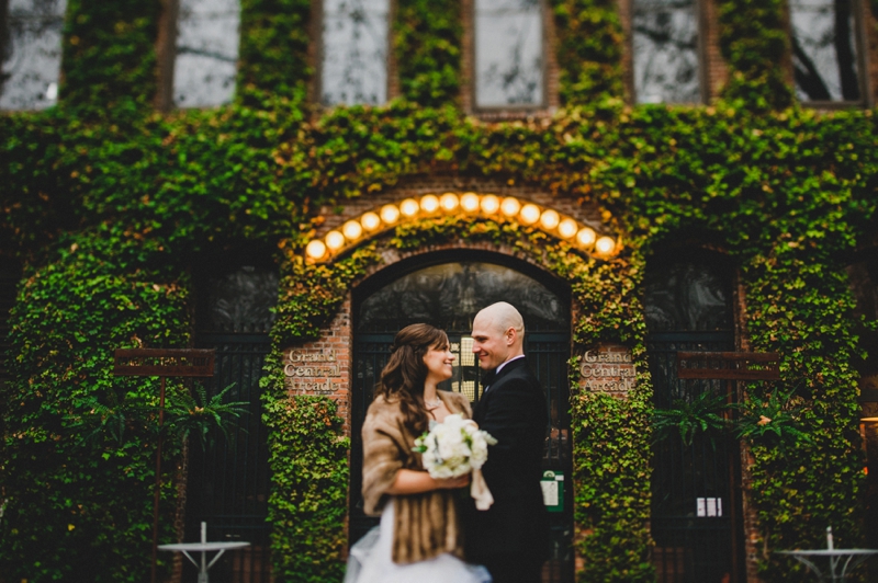 Elegant Gold & White Seattle Wedding via TheELD.com