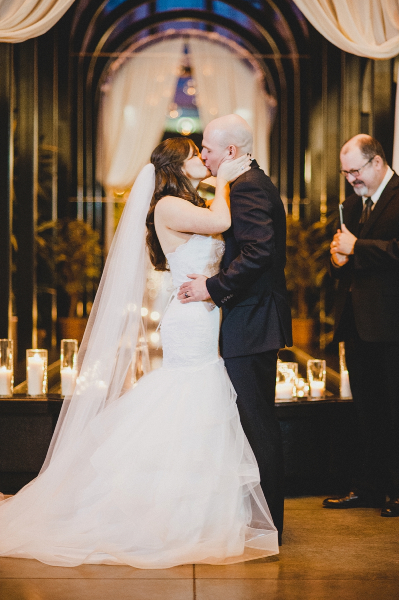 Elegant Gold & White Seattle Wedding via TheELD.com