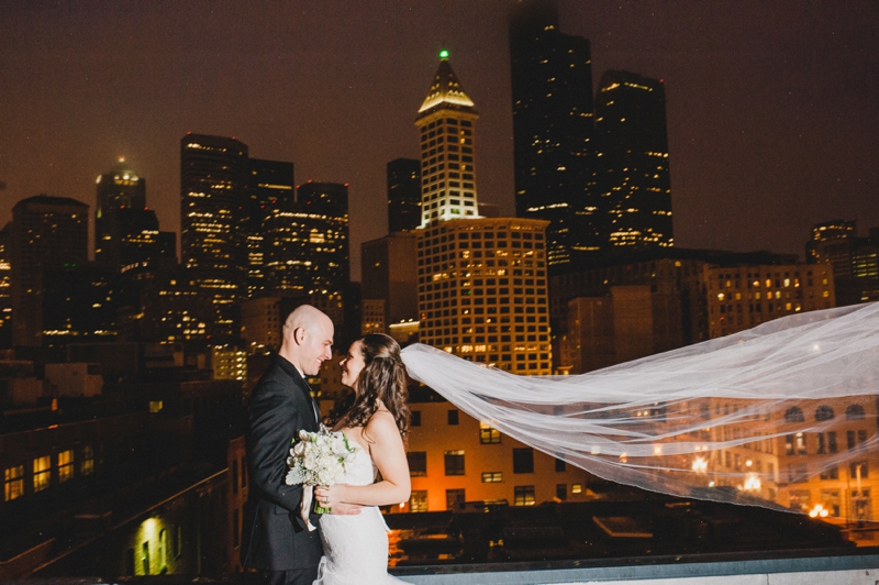 Elegant Gold & White Seattle Wedding via TheELD.com