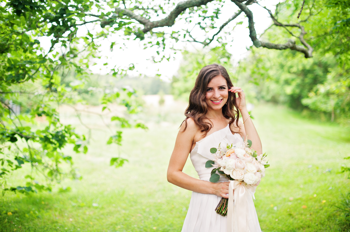 Vintage Peach Southern Wedding Ideas via TheELD.com