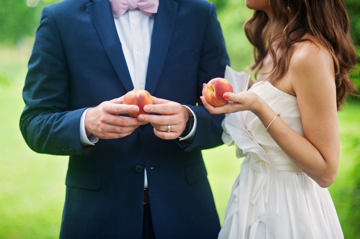 Vintage Peach Southern Wedding Ideas via TheELD.com