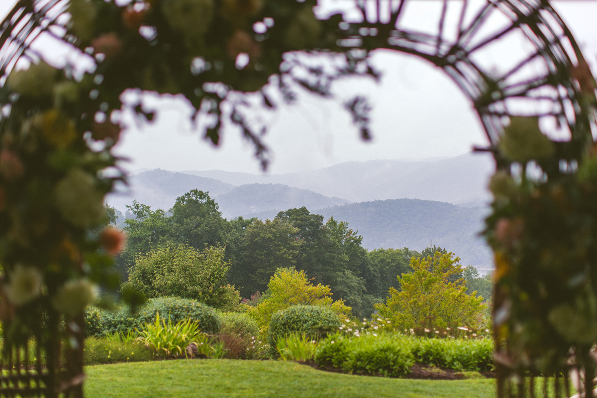 A Vintage Elegant North Carolina Wedding via TheELD.com