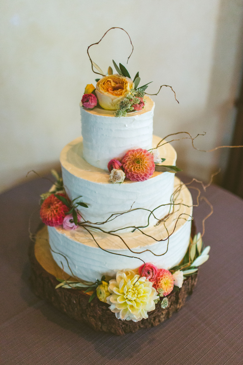 A Vintage Elegant North Carolina Wedding via TheELD.com