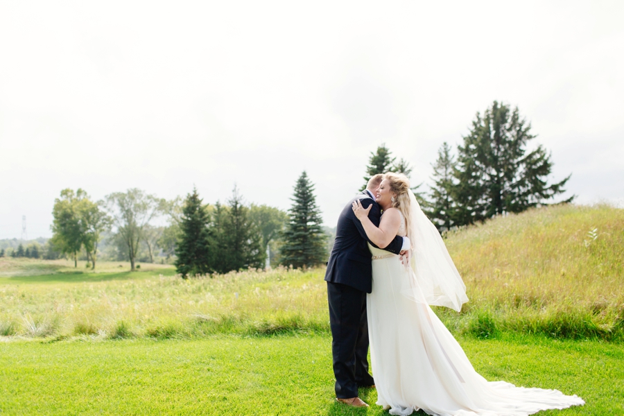 An Organic Blush & Burgundy Minnesota Wedding via TheELD.com