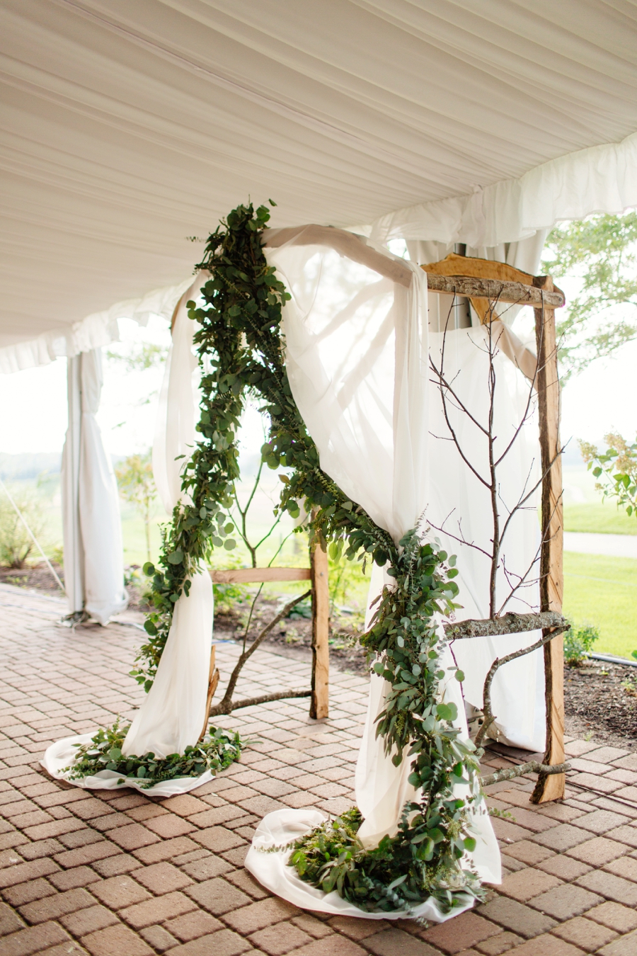 An Organic Blush & Burgundy Minnesota Wedding via TheELD.com