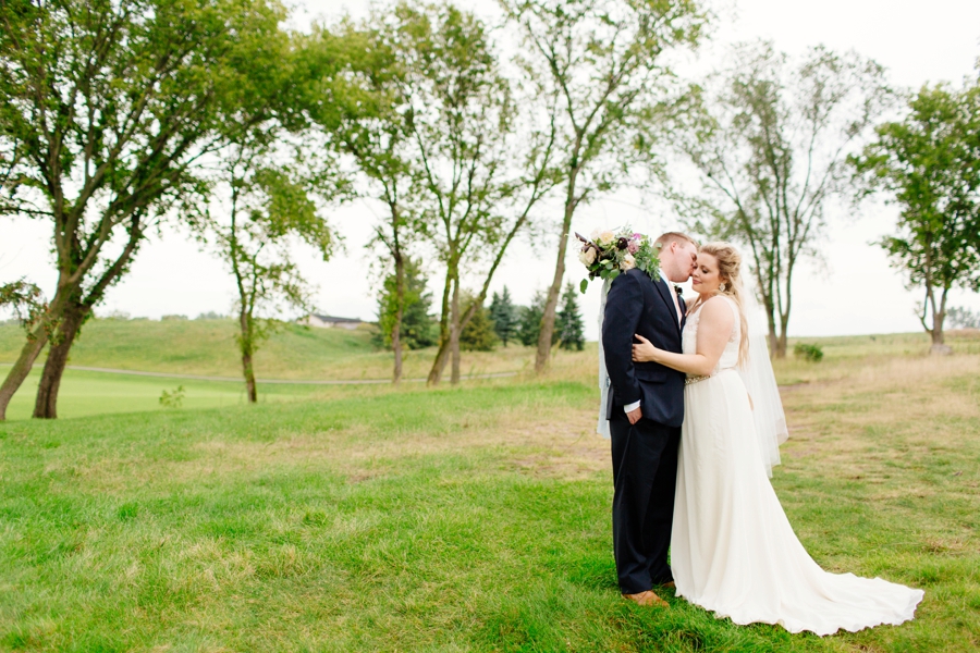 An Organic Blush & Burgundy Minnesota Wedding via TheELD.com