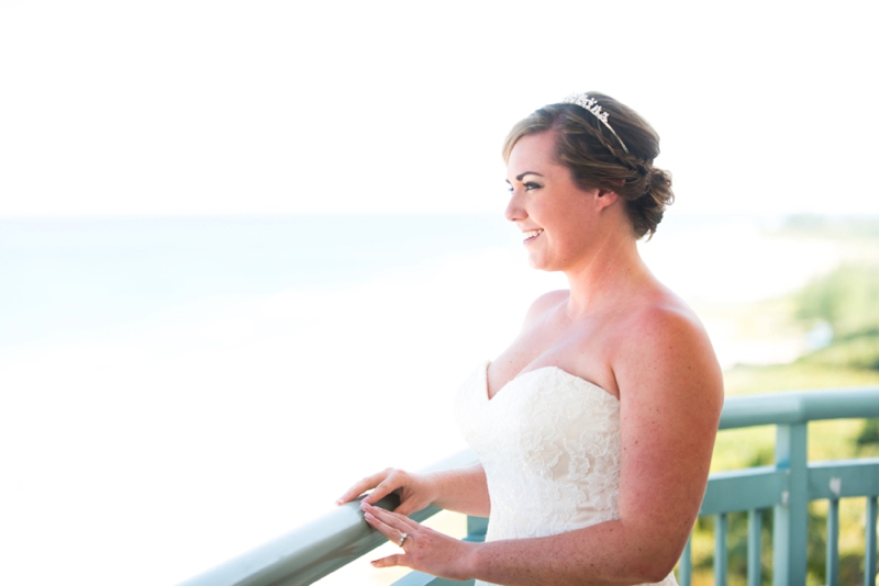 A Colorful & Tropical Beach Wedding via TheELD.com