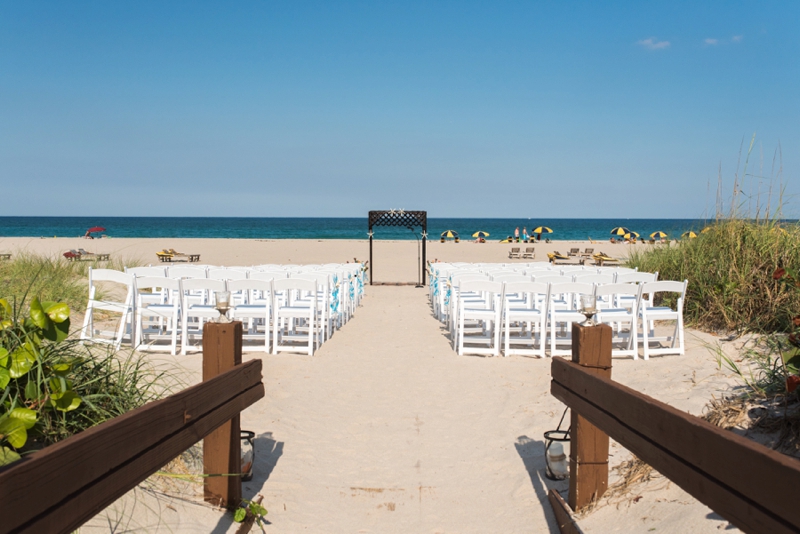 A Colorful & Tropical Beach Wedding via TheELD.com