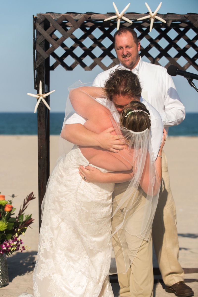 A Colorful & Tropical Beach Wedding via TheELD.com