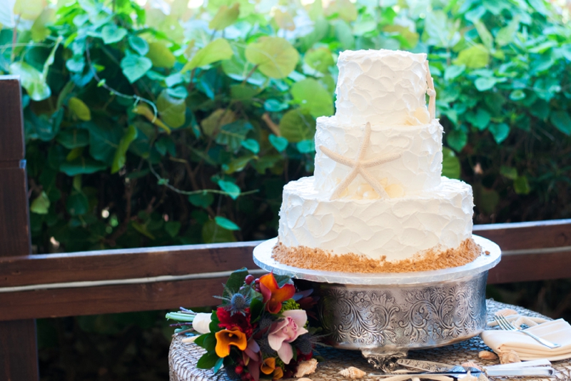 A Colorful & Tropical Beach Wedding via TheELD.com