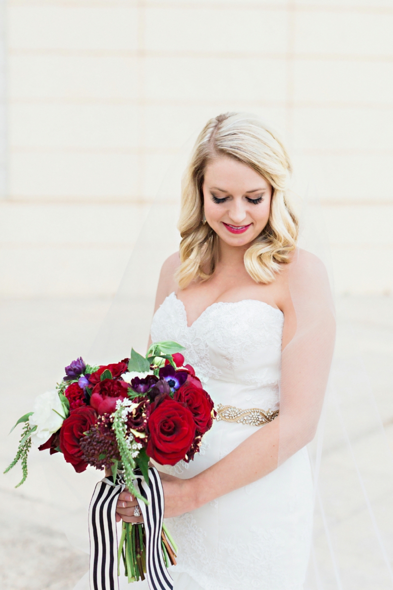 Chic Kate Spade Inspired Oklahoma Wedding via TheELD.com