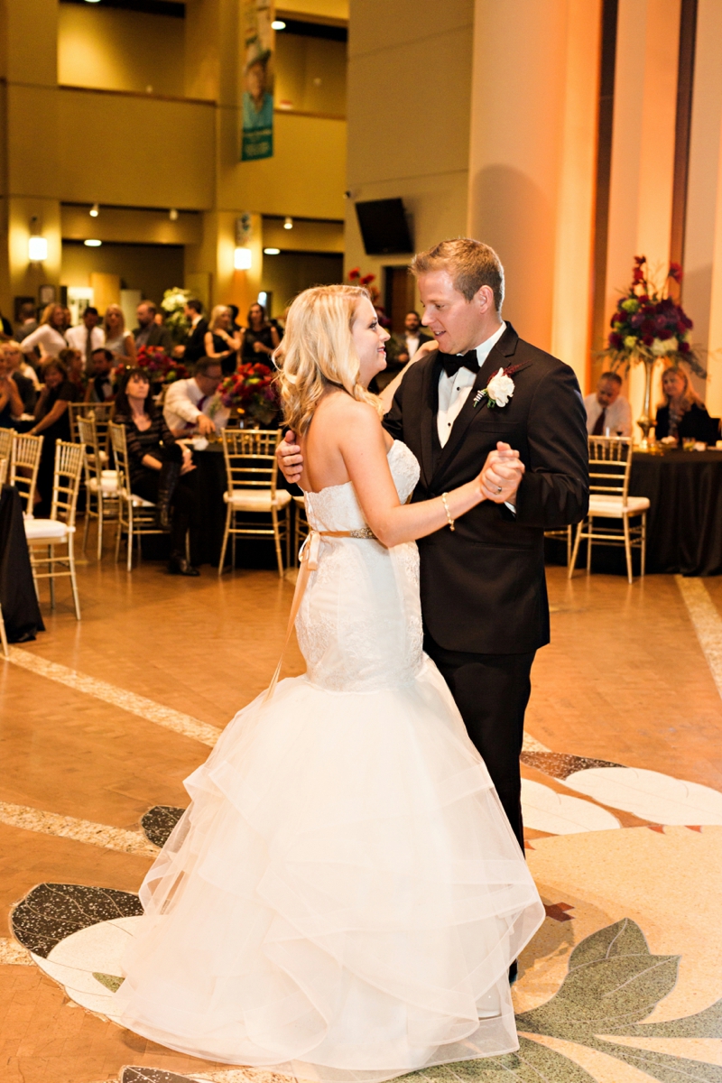 Chic Kate Spade Inspired Oklahoma Wedding via TheELD.com