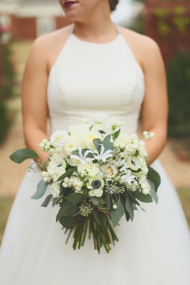 Classic Green & White Alabama Wedding via TheELD.com