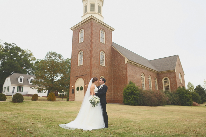 Classic Green & White Alabama Wedding via TheELD.com