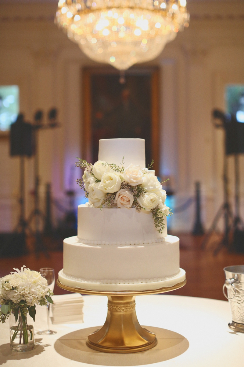 Classic Green & White Alabama Wedding via TheELD.com