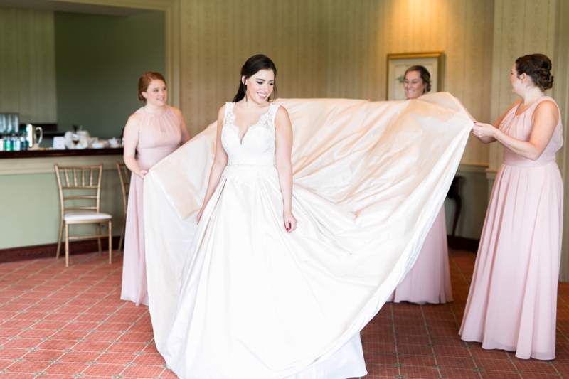 Elegant Champagne & Blush Orlando Wedding via TheELD.com