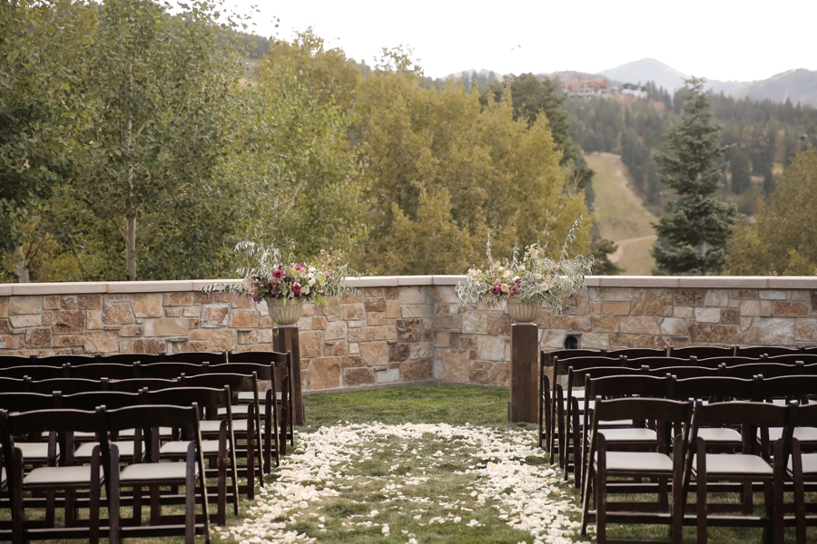 An Intimate & Romantic Utah Wedding via TheELD.com