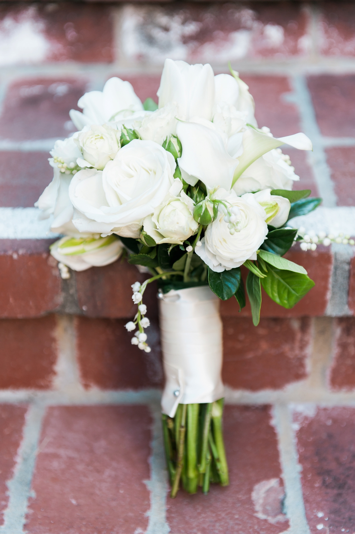 Elegant Green & White Sonoma Wedding via TheELD.com