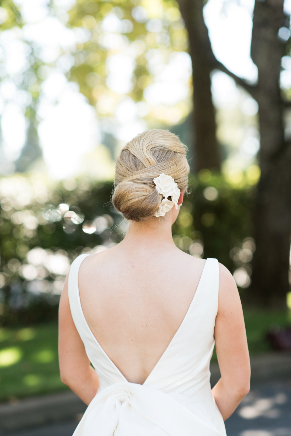 Elegant Green & White Sonoma Wedding via TheELD.com