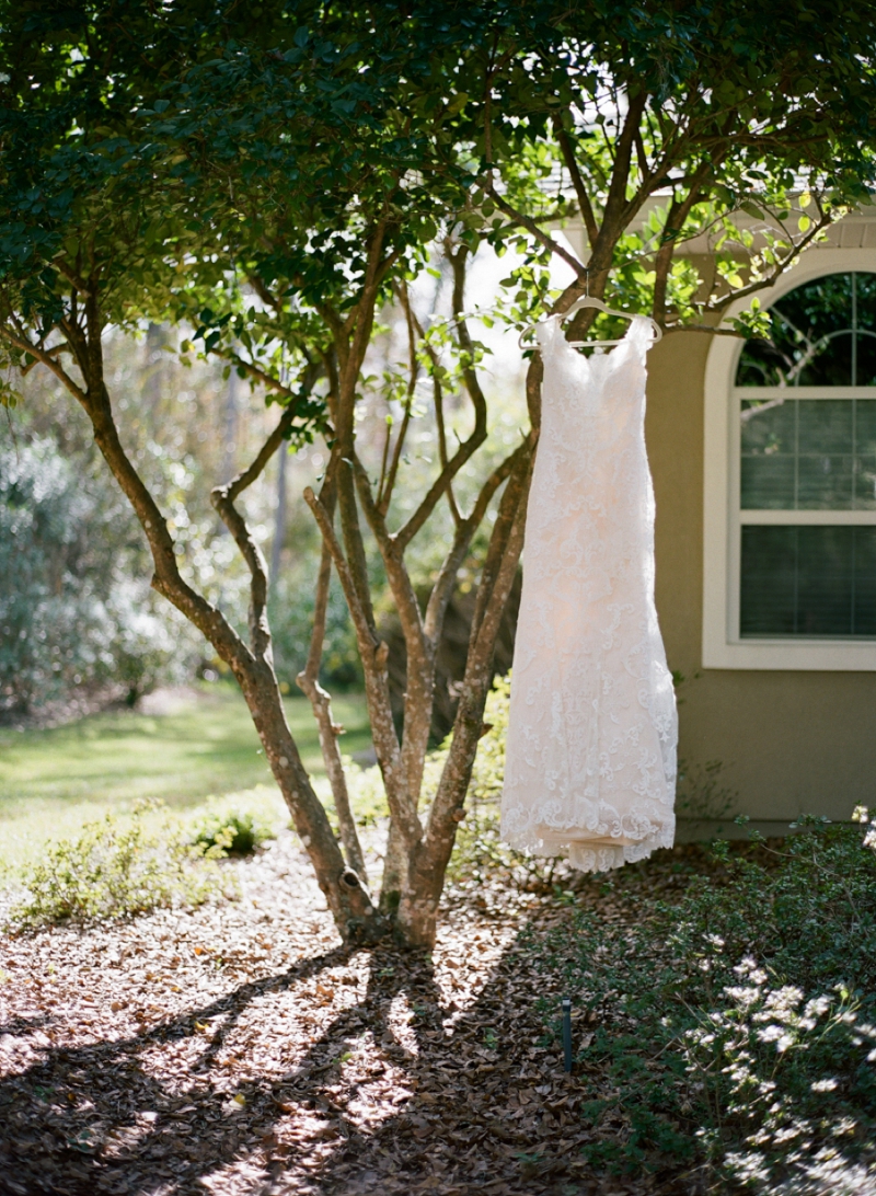 A Navy & Gold Gainesville Wedding via TheELD.com