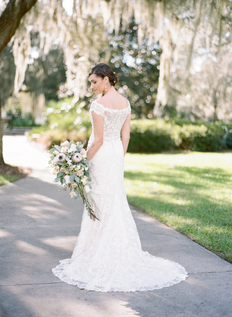 A Navy & Gold Gainesville Wedding via TheELD.com