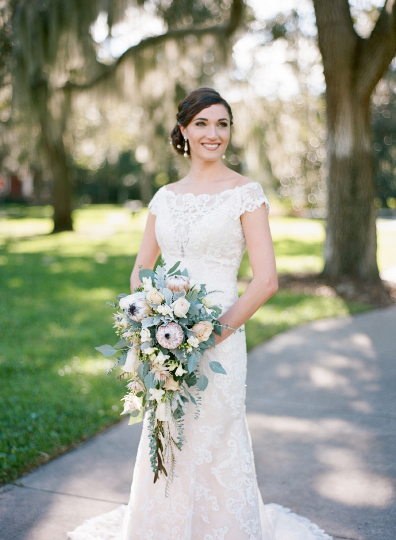 A Navy & Gold Gainesville Wedding via TheELD.com